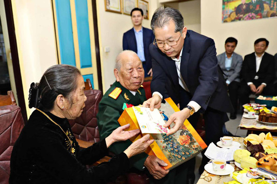 Chánh án TAND tối cao Nguyễn Văn Quảng thăm, tặng quà Tết tại Lâm Đồng