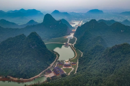 Ninh Bình: Khám phá Thung Ui – "Phượng Hoàng cổ trấn" mới gần chùa Bái Đính