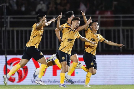 Damoth Thongkhamsavath lập siêu phẩm cú đúp, Thanh Hóa hạ gục CA TPHCM 2-1