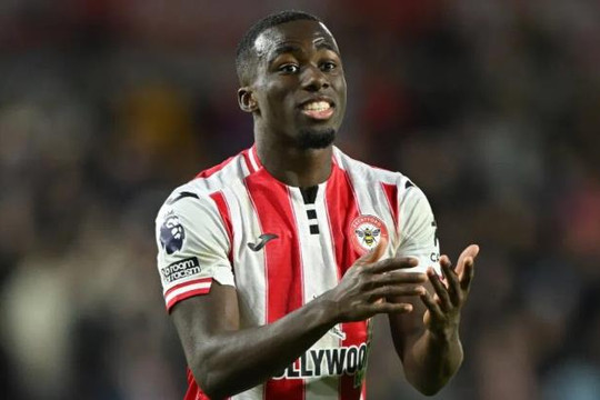 Man Utd lên phương án chiêu mộ Michael Kayode phòng trường hợp Diogo Dalot ra đi