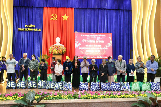 Chăm lo Tết cho hộ khó khăn, trẻ em mồ côi phường Xuân Hương – Đà Lạt