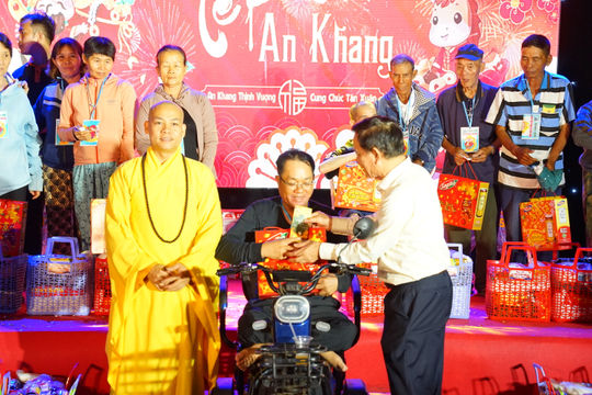 Ấm áp bữa cơm tất niên dành cho những hoàn cảnh khó khăn