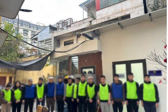 Hà Nội tạm giữ 10 đối tượng dùng súng bắn pháo diêm và bình xịt hơi cay gây rối