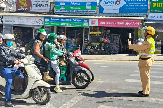 Công an Lâm Đồng gác cho dân vui xuân, thức cho dân ngủ ngon