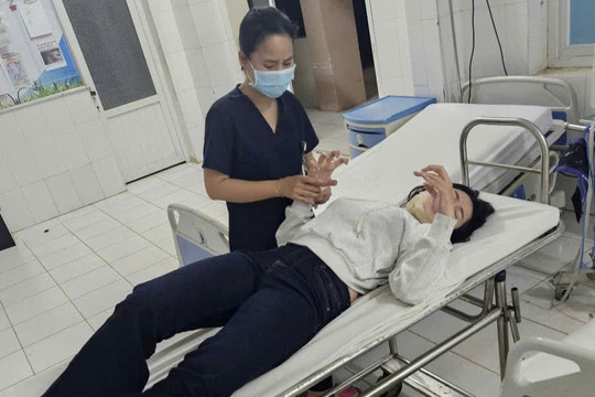 Cảnh sát Giao thông Lâm Đồng hỗ trợ cấp cứu khẩn cấp nữ hành khách