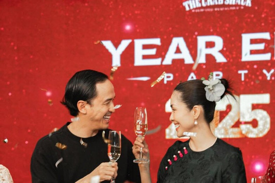 Tăng Thanh Hà và Louis Nguyễn kỷ niệm 13 năm hôn nhân viên mãn trong tiệc tất niên