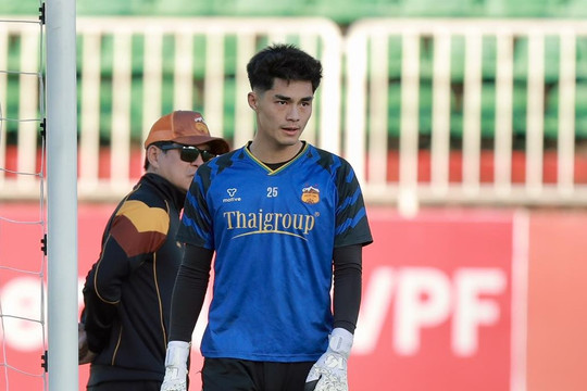 Thủ thành Trần Trung Kiên được khuyên xuất ngoại nhờ ưu thế chiều cao 1m92