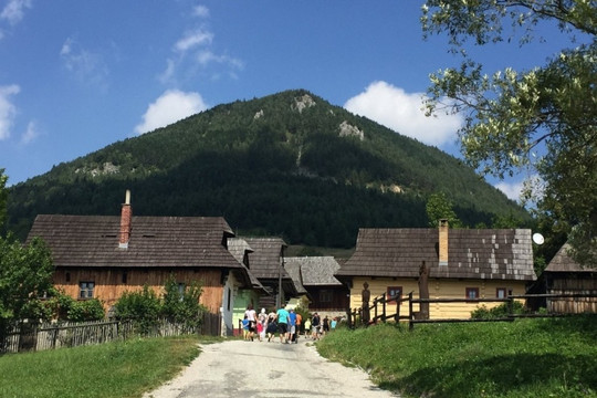 Slovakia: Ngôi làng cổ Vlkolinec muốn từ bỏ danh hiệu UNESCO vì quá tải du lịch