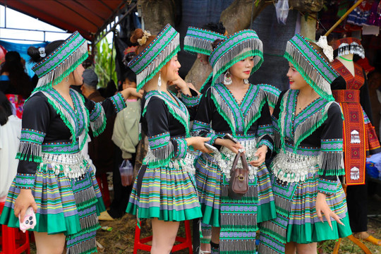 Rực rỡ trang phục truyền thống của người Mông ở Lâm Đồng
