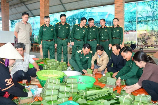 Quân khu 7 chúc Tết các cơ sở tôn giáo tại Lâm Đồng