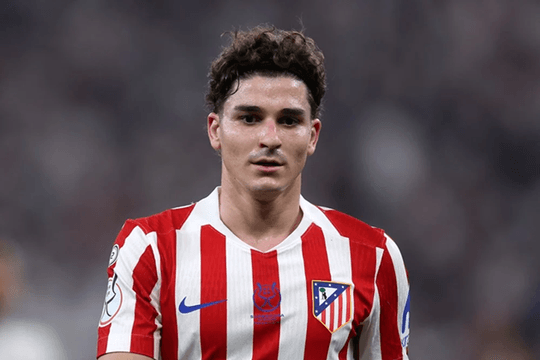 Arsenal chiếm ưu thế trước Chelsea trong cuộc đua giành Julian Alvarez