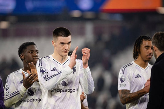Benjamin Sesko cứu rỗi Man Utd: Michael Carrick cần sự công bằng nơi hàng công