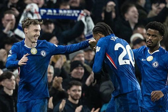 Chelsea đánh rơi chiến thắng sau 7 phút thảm họa trước Leeds United