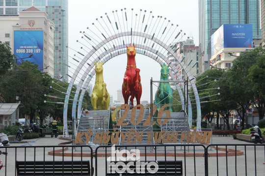TP.HCM: Ngắm diện mạo rực rỡ của đường hoa Nguyễn Huệ Tết Bính Ngọ 2026