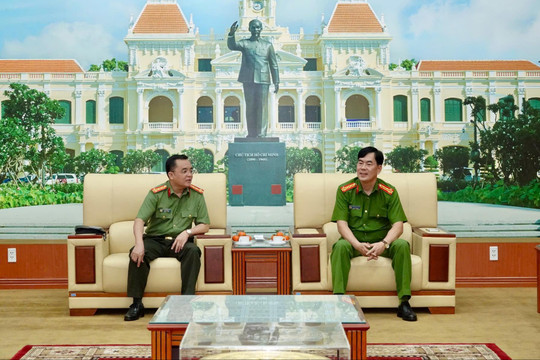 Công an tỉnh Lâm Đồng thăm, chúc Tết Công an TP. Hồ Chí Minh