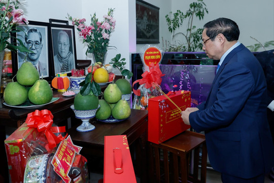 Thủ tướng Phạm Minh Chính dâng hương các cố lãnh đạo Đảng, Nhà nước và thăm, chúc Tết nguyên lãnh đạo Đảng, Nhà nước