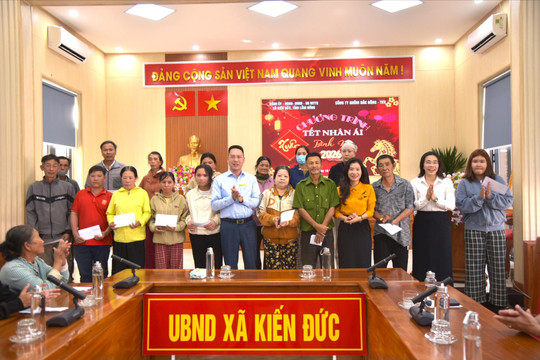 Công ty Nhôm Đắk Nông - TKV hỗ trợ 260 triệu đồng chăm lo Tết cho người nghèo