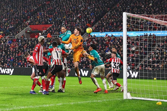 Liverpool hạ Sunderland 1-0: Đẳng cấp Van Dijk và bước ngoặt áp sát Top 4 Ngoại hạng Anh