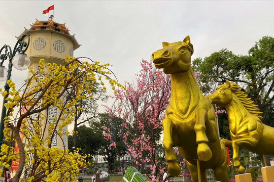 Khánh thành Đại cảnh hoa mừng Xuân năm 2026 tại phường Phan Thiết