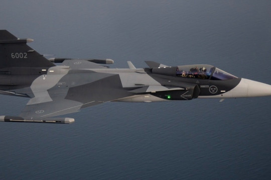 Canada tiếp tục mua tiêm kích F-35 bất chấp lo ngại về quyền tự chủ và căng thẳng với Mỹ