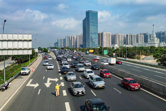 Tai nạn giao thông giảm sâu ngày đầu nghỉ Tết Bính Ngọ 2026: Xử lý hơn 10.000 vi phạm