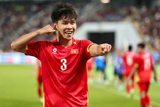 Trung vệ Phạm Lý Đức của CAHN đứng trước cơ hội sang Hàn Quốc thi đấu tại K-League 2