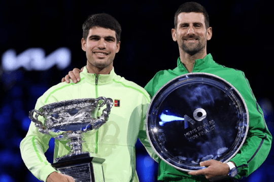Carlos Alcaraz hạ gục Novak Djokovic: Pháo đài Australian Open sụp đổ sau 10 năm