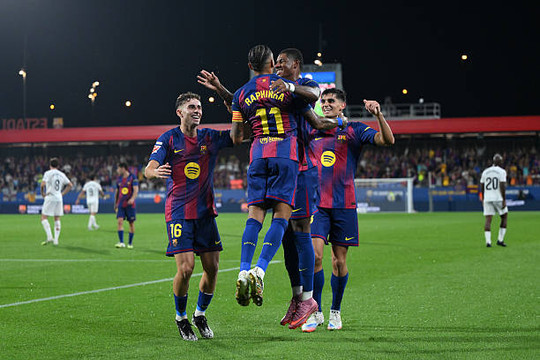 Barcelona kỳ vọng vào 'viện binh' Raphinha và Pedri trong cuộc đua vô địch đầy áp lực