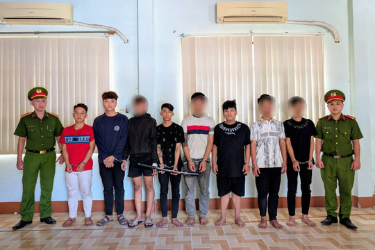Khởi tố 8 thanh thiếu niên dùng hung khí chặn đường cướp tài sản
