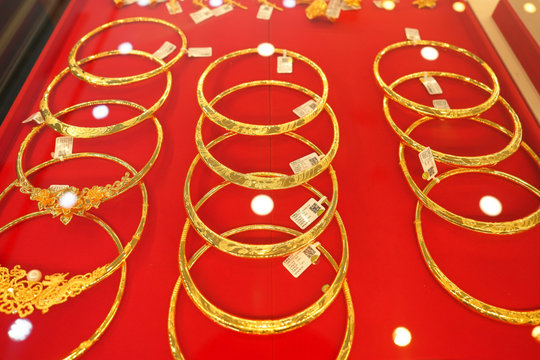 Giá vàng hôm nay 18/2/2026: Giá vàng SJC, vàng nhẫn trong nước, vàng thế giới mồng 2 Tết