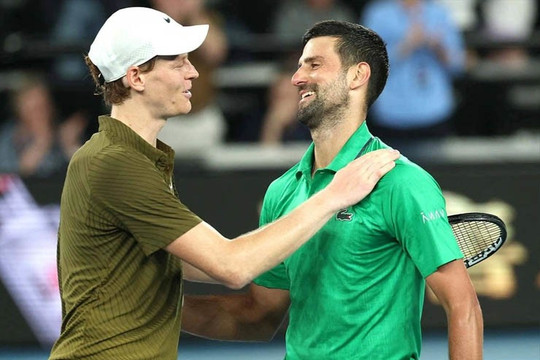 Jannik Sinner thay đổi lối chơi sau thất bại trước Novak Djokovic tại Australian Open 2026