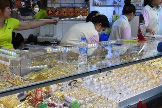 Cập nhật 08:15 sáng 17/02/2026: Giá vàng đồng loạt đi ngang, SJC niêm yết 181.000