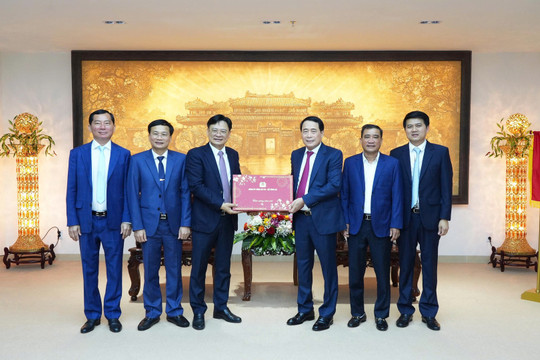 Thứ trưởng Lê Quốc Hùng thăm và giao nhiệm vụ cho Công an thành phố Huế ngày đầu năm mới