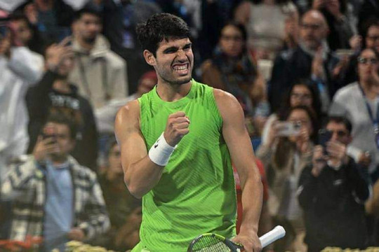 Qatar Open 2026: Alcaraz và Sinner thị uy sức mạnh, Medvedev đại chiến Tsitsipas tại Doha