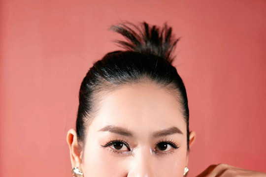 Diễn viên Hà Hương và ký ức Tết: Từ giọt nước mắt tuổi 16 đến nguyên tắc giữ nếp nhà