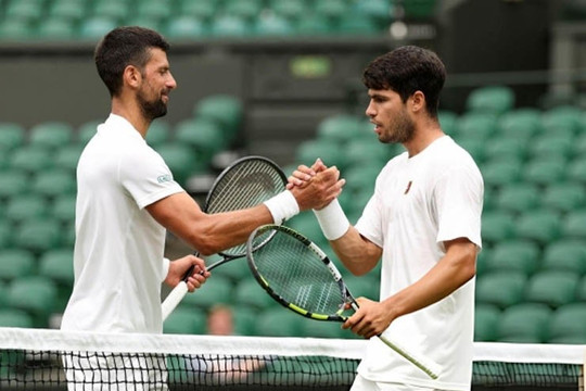 Alcaraz phản hồi hóm hỉnh về việc ký hợp đồng bản quyền với Djokovic