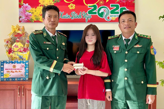 Bộ đội Biên phòng Lâm Đồng trao trả tài sản cho người đánh rơi