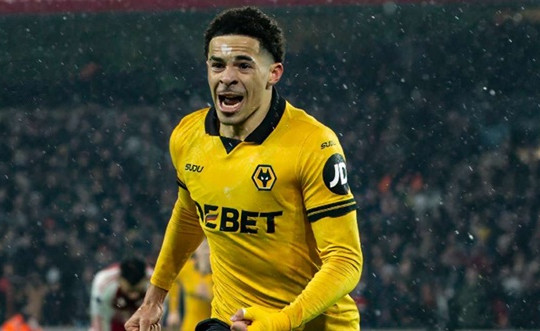 Tom Edozie ghi bàn phút cuối, Arsenal đánh rơi chiến thắng 2-2 trước Wolves