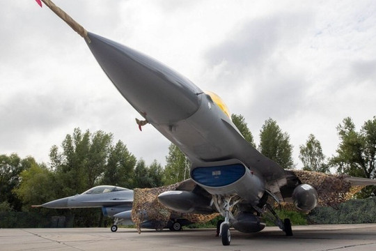 Báo Pháp: Cựu phi công Mỹ và Hà Lan bí mật điều khiển F-16 tại Ukraine