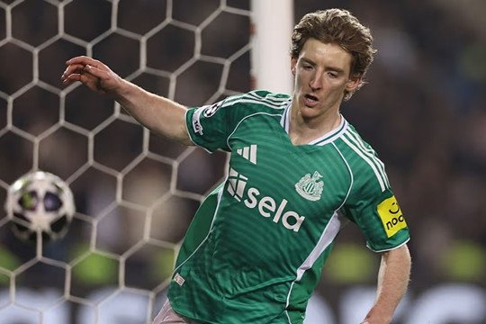 Anthony Gordon lập poker lịch sử, Newcastle đè bẹp Qarabag tại Champions League