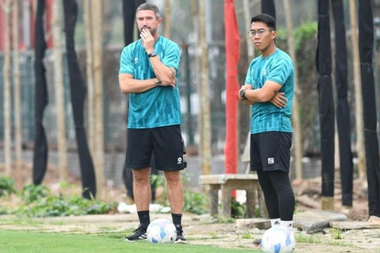 HLV Harry Kewell: Thu hẹp khoảng cách với ngôi đầu V-League là thử thách cực đại