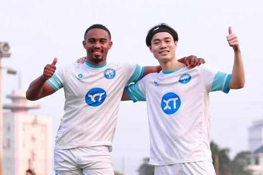 Văn Toàn tái xuất: 'Phao cứu sinh' cho Nam Định trong cuộc đua trụ hạng V-League