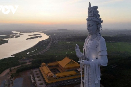 Quảng Ngãi: Chiêm bái chùa Minh Đức và tượng Phật cao nhất Đông Nam Á