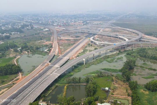 Cận cảnh tiến độ cao tốc Biên Hòa - Vũng Tàu: Sẵn sàng thông xe đoạn Long Thành - Vũng Tàu