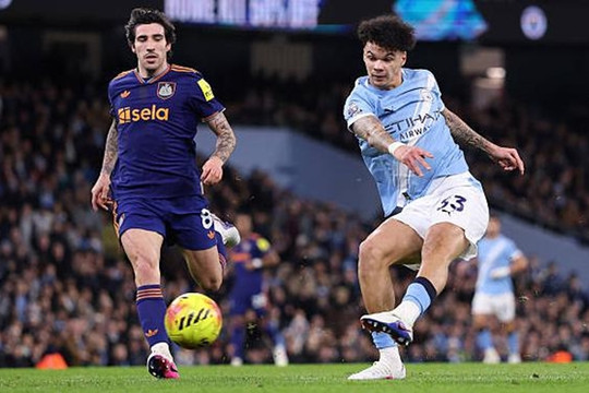 Man City nhọc nhằn hạ Newcastle 2-1: Đêm rực sáng của cánh chim lạ Nico O'Reilly