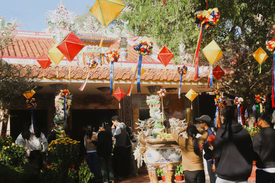 The Beauty of Visiting the Pagoda at Lunar New Year