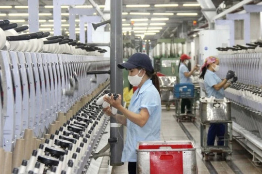 Chính sách tiền lương và niềm tin của người lao động
