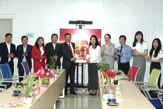 Phó Bí thư Tỉnh ủy Lâm Đồng Bùi Thắng thăm, chúc mừng năm mới tại Công ty Kim Phát