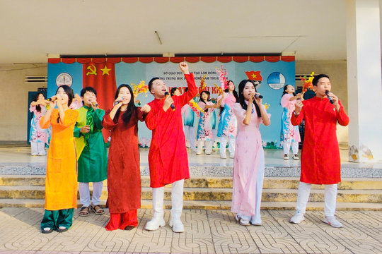 Học sinh hào hứng trở lại trường sau kỳ nghỉ Tết