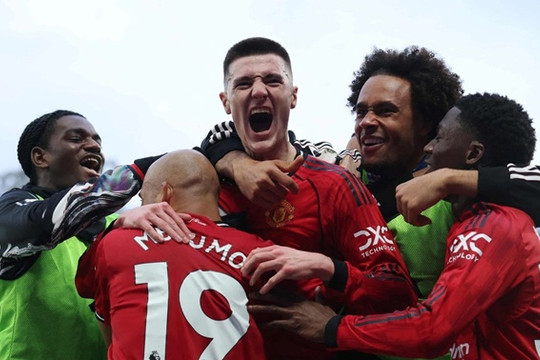 Michael Carrick và bài toán hàng công MU: Hy sinh Amad Diallo để kích hoạt Benjamin Sesko